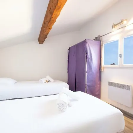 Spacious Two-bedroom In A Typical Old Alley Lägenhet *