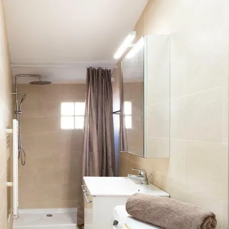 Lägenhet Spacious Two-bedroom In A Typical Old Alley Antibes